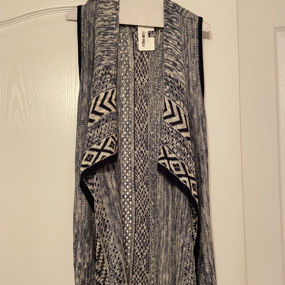 Small boutique navy open sleeveless cardigan